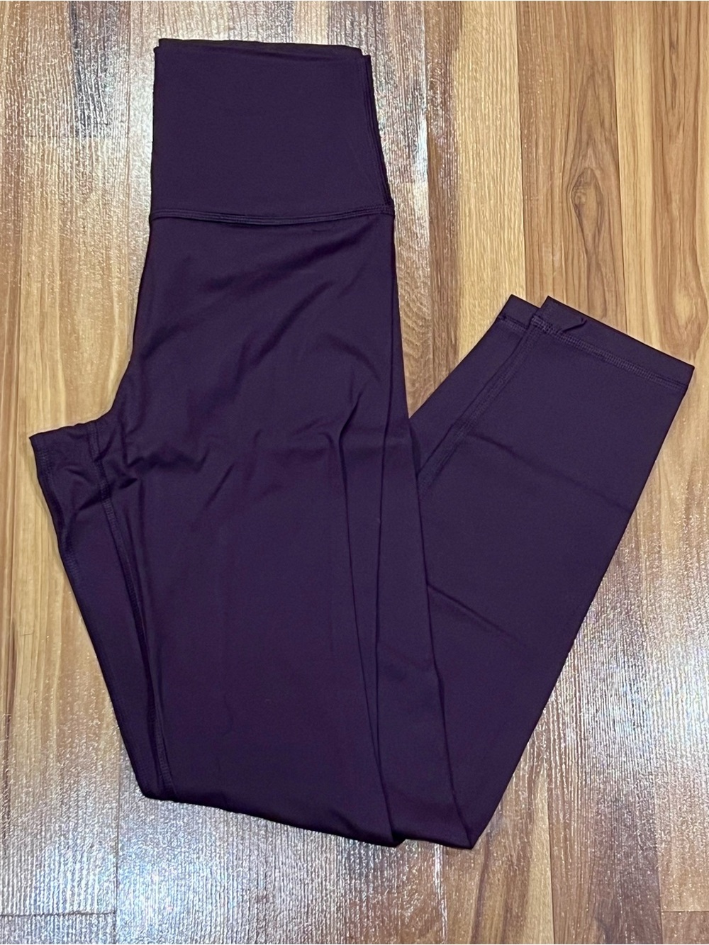 nuuds High-Waist elevate Leggings in Plum